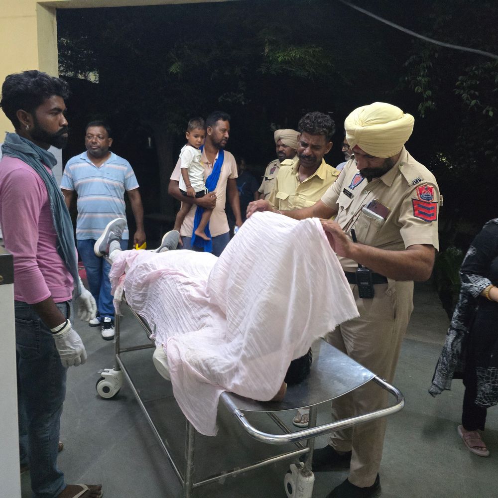 अबोहर में एक्सीडेंट में 4 बेटियों के पिता की मौत:आवारा पशु से टकराई बाइक, काम से घर लौट रहा था युवक