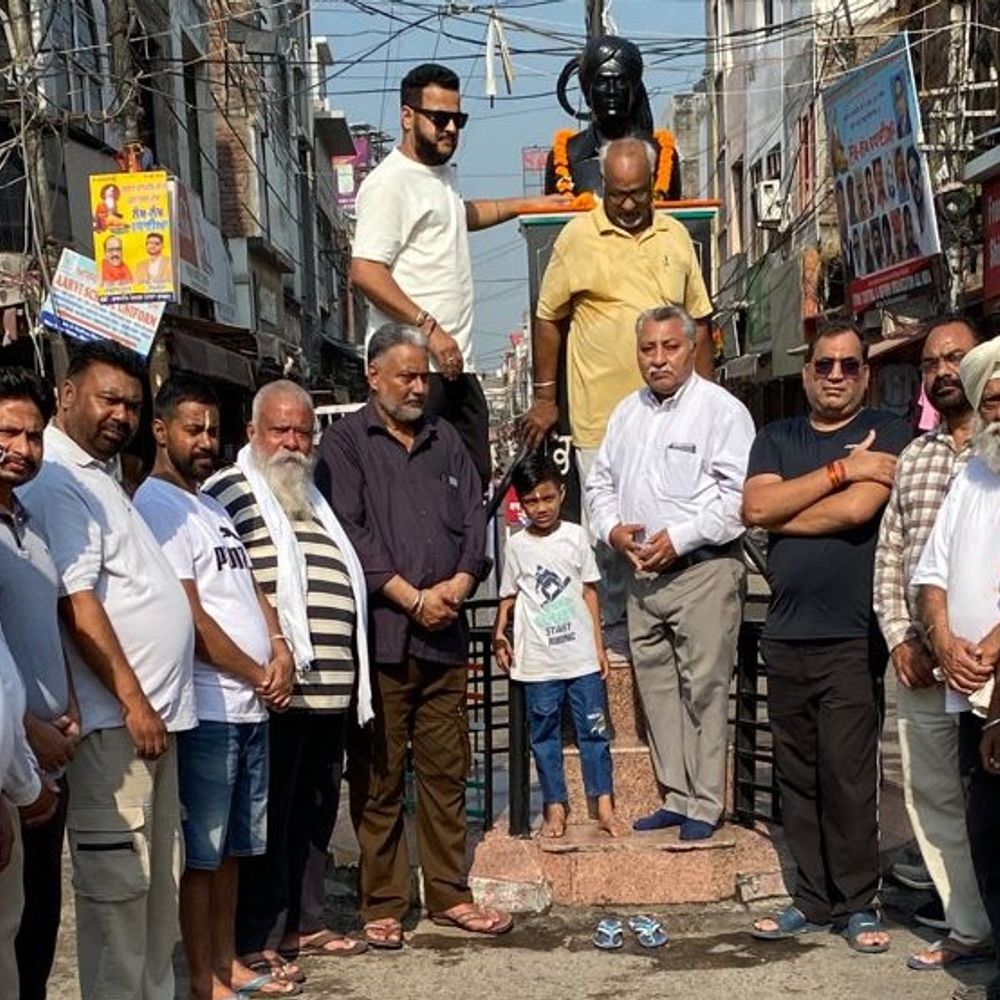 भगत सिंह की जयंती पर नशा मुक्त पंजाब का संकल्प:कपूरथला में प्रतिमा पर पुष्प अर्पित कर नमन, शहीद के सपने साकार करने का प्रण