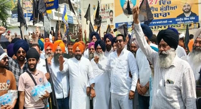 ਗੁਲਜ਼ਾਰ ਸਿੰਘ ਦੀ ਮੌਤ ਤੇ ਮੋਹਨਜੀਤ 'ਤੇ ਪੁਲਿਸ ਤਸ਼ੱਦਦ ਖ਼ਿਲਾਫ਼ 'ਵਾਰਸ ਪੰਜਾਬ ਦੇ' ਦਾ ਤਿੱਖਾ ਪ੍ਰਦਰਸ਼ਨ