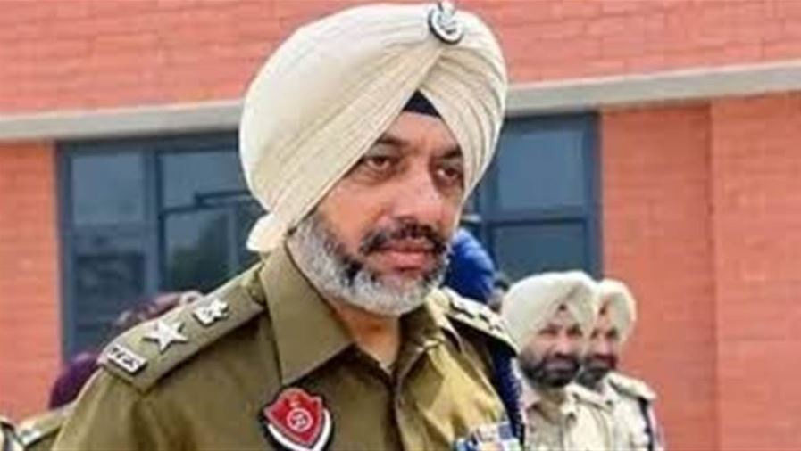 ਰਾਜਜੀਤ ਦੇ ਸਰੰਡਰ ’ਤੇ ਉੱਠੇ ਸਵਾਲ: ਤਿੰਨ ਸਾਲਾਂ ਤੋਂ ਫ਼ਰਾਰ ਸੀ ਤਾਂ ਪੰਜਾਬ ’ਚ ਕਿਸ ਦੀ ਸਰਪ੍ਰਸਤੀ ਹੇਠ ਰਿਹਾ?