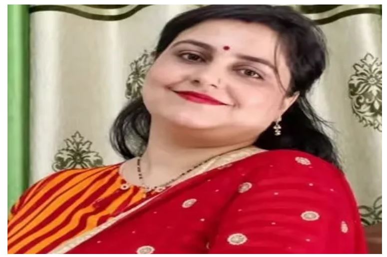 खौफनाक: सौतेले बेटे ने मां पर पेट्रोल छिड़ककर लगाई आग, 70% झुलसी महिला ने अस्पताल में तोड़ा दम